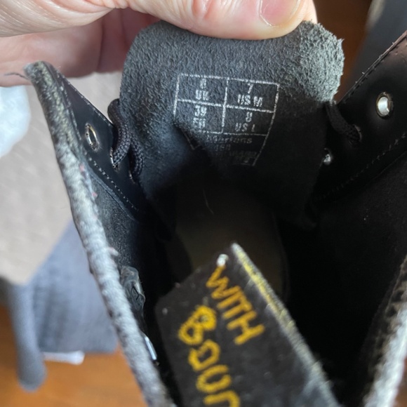 Dr. Martens iconic 1460 Black Leather Combat Boots - The Original - Women's sz 8 - Picture 8 of 9